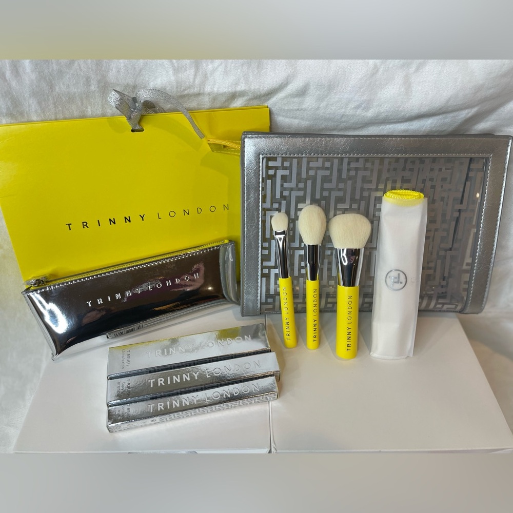 Trinny London brush, bag, towel gift set